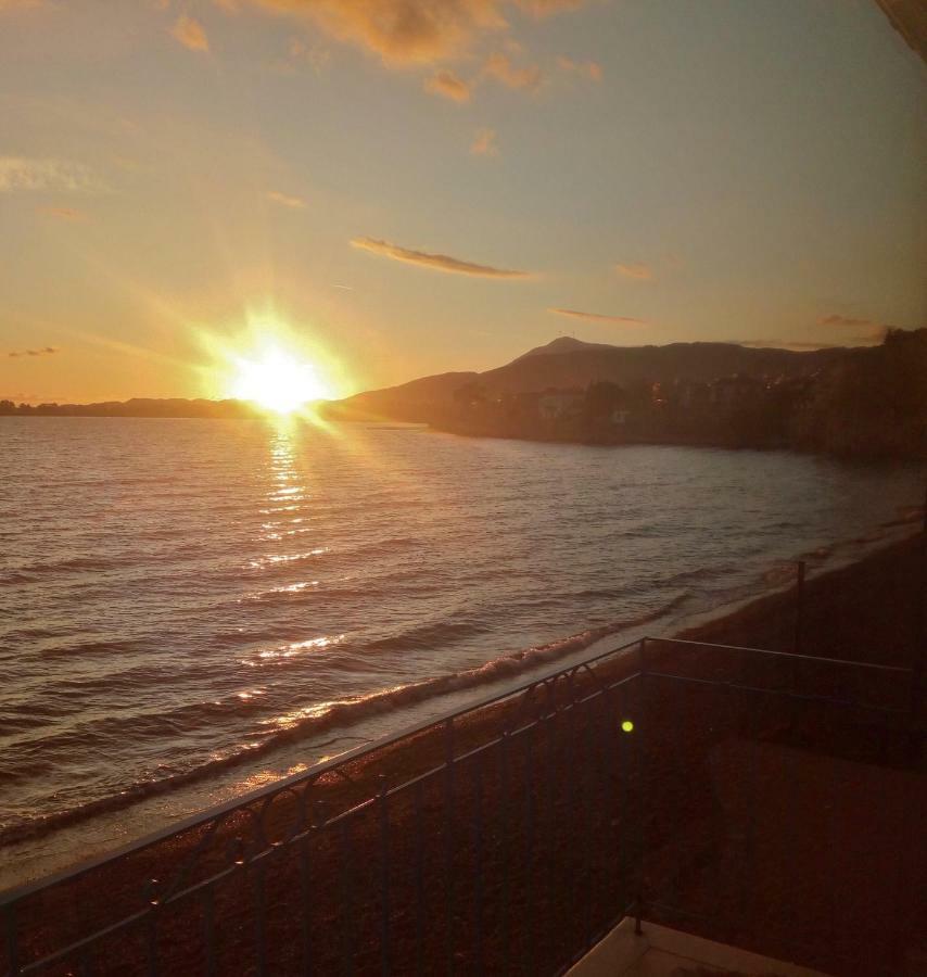 Villa "Pietra E Mare" Nafpaktos Bagian luar foto